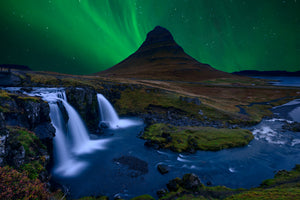 modern-3-piece-canvas-print-kirkjufell-under-a-boreal-green-sky