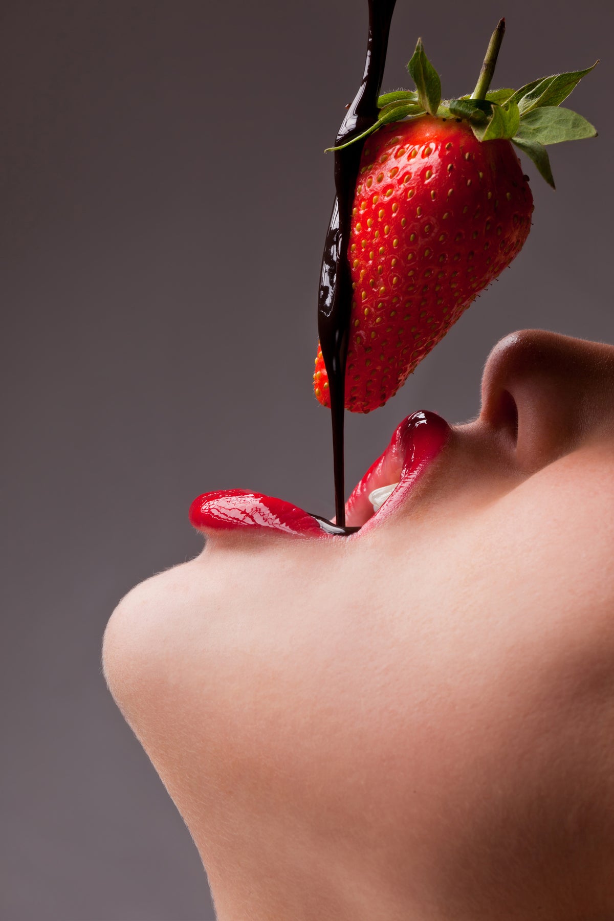 canvas-print-strawberry-kiss