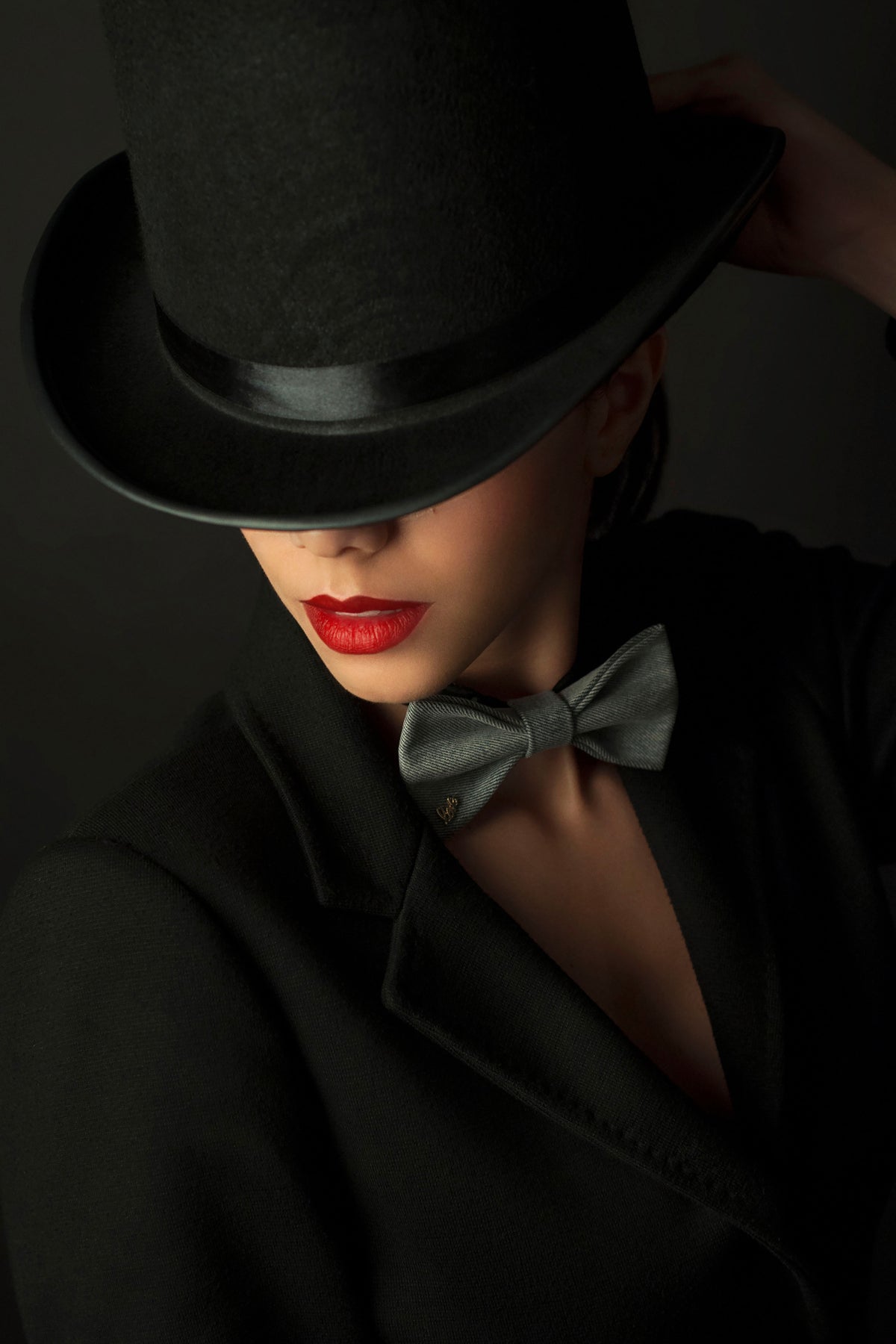 framedposter-print-qmystery-under-the-topperq-x