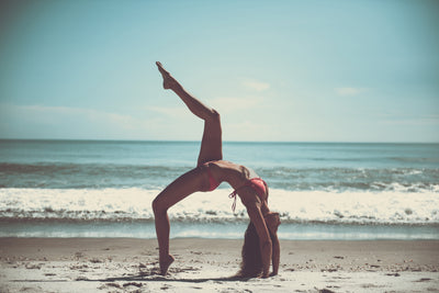 poster-print-beach-gymnastics