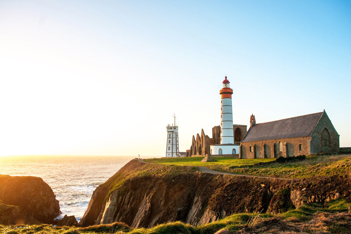 framedposter-print-the-lighthouse-at-sunrise