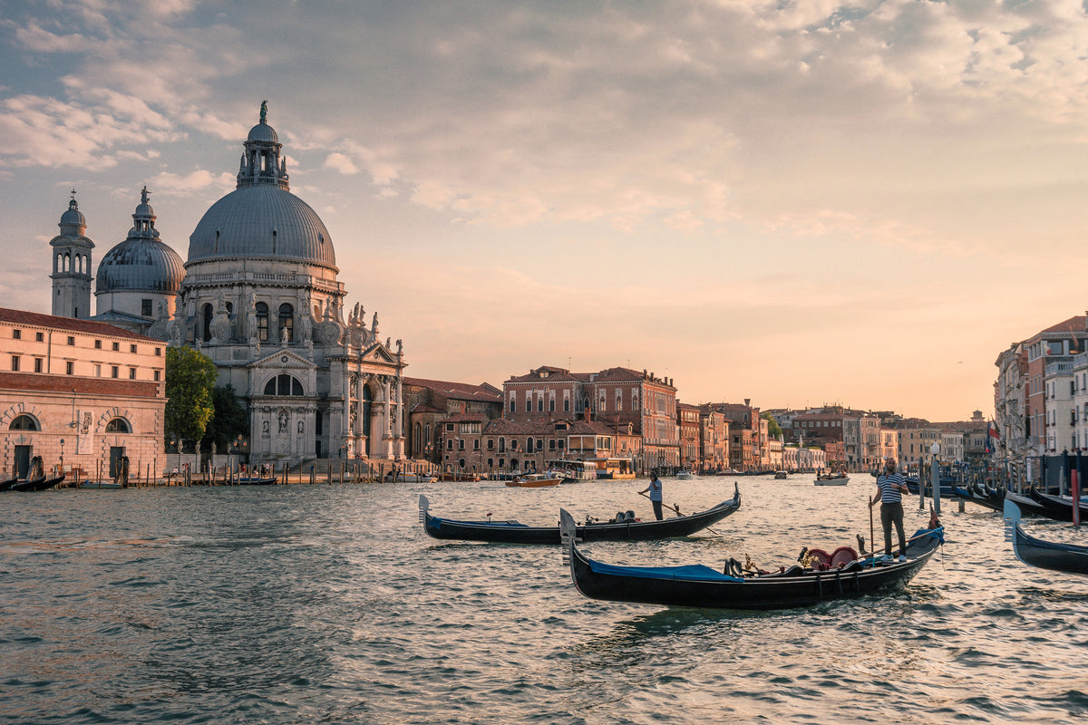 canvas-print-at-the-canal-of-venice