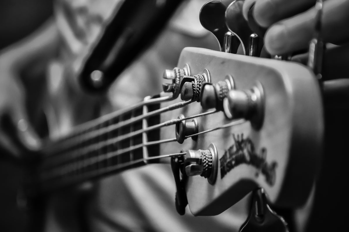 framedposter-print-close-up-guitarist