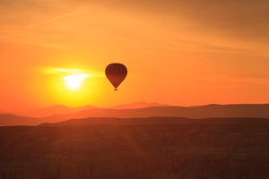 3-piece-canvas-print-hot-air-balloon-at-sunset