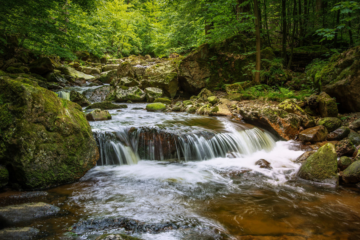 aluminium-print-relaxation-at-the-waterfall-ii