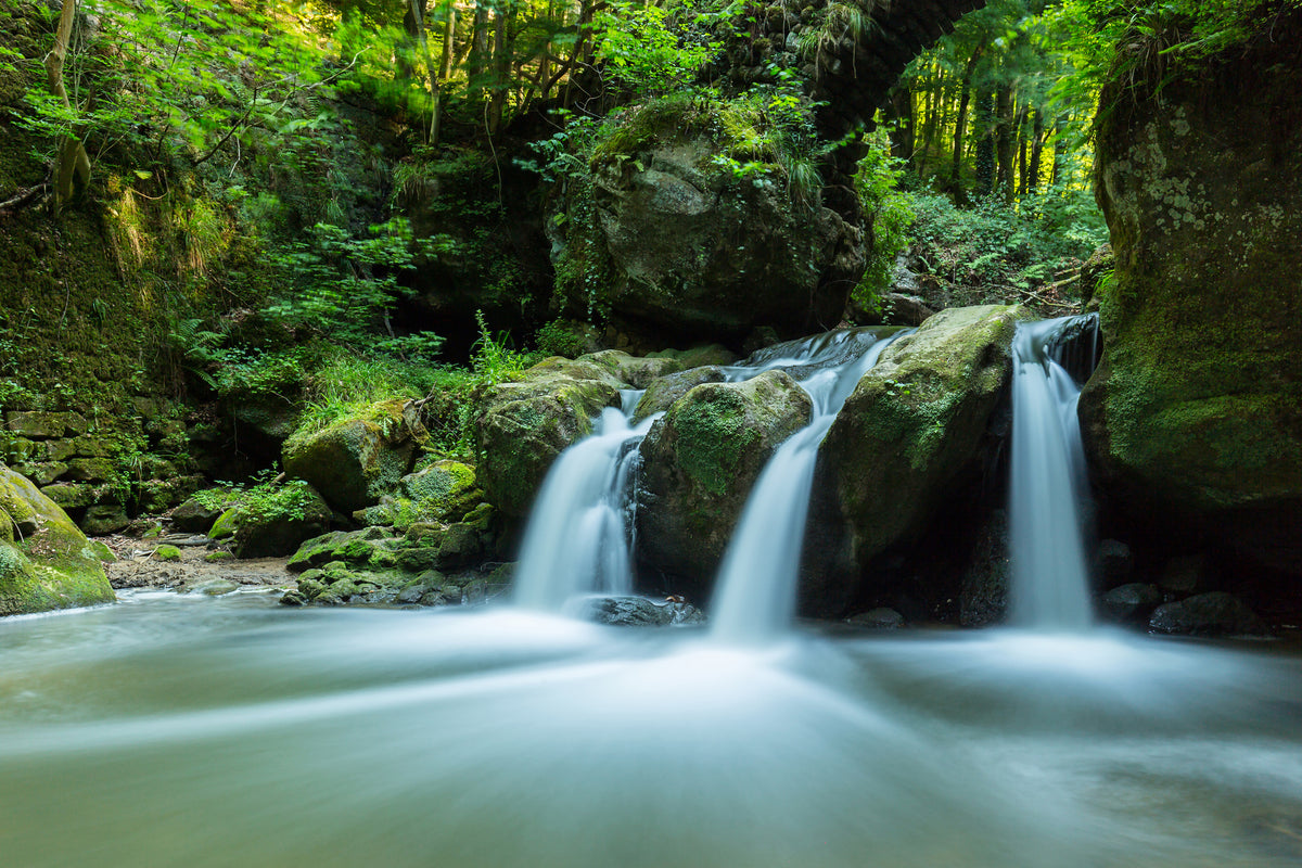 modern-3-piece-aluminium-print-falling-water-in-the-wood