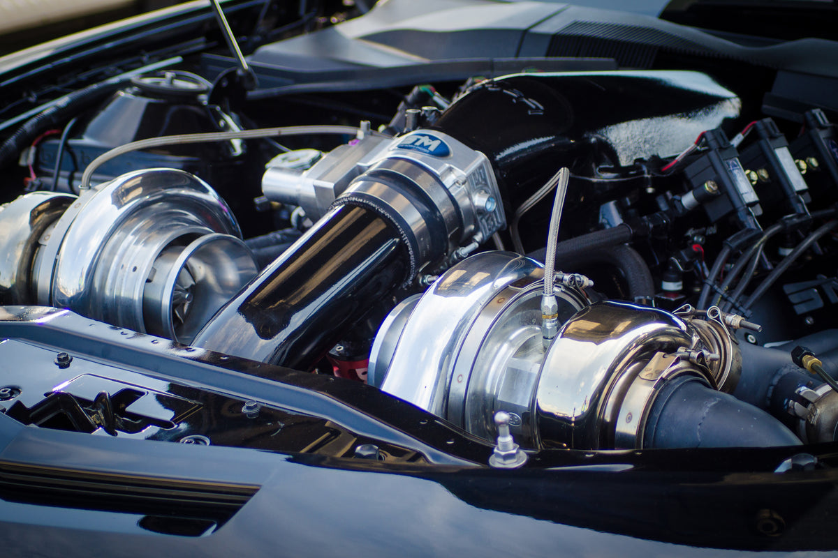 3-piece-aluminium-print-shiny-engine