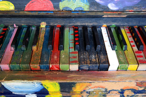 framedcanvas-print-colorful-piano