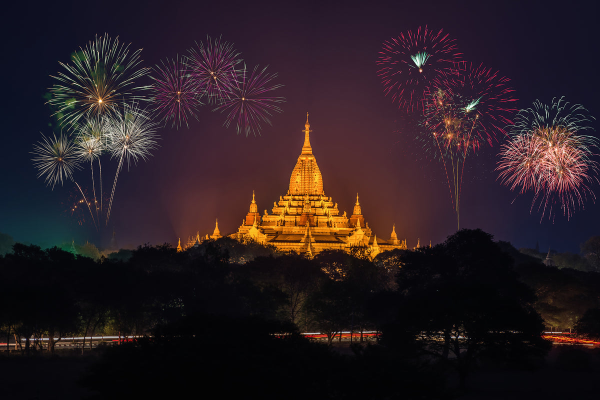 canvas-print-fireworks-at-the-temple
